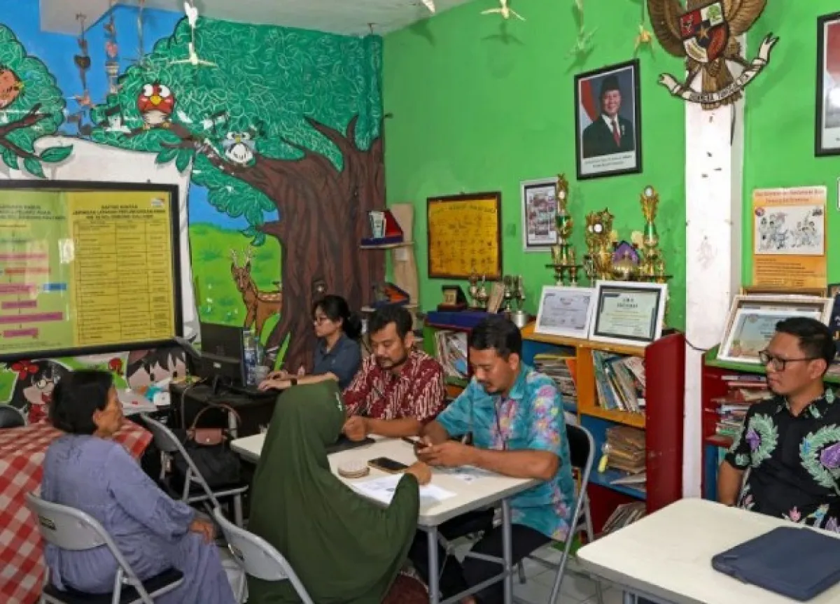 Percepat Permasalahan Warga, Pemkot Surabaya Perintahkan ASN Berkantor di Balai RW