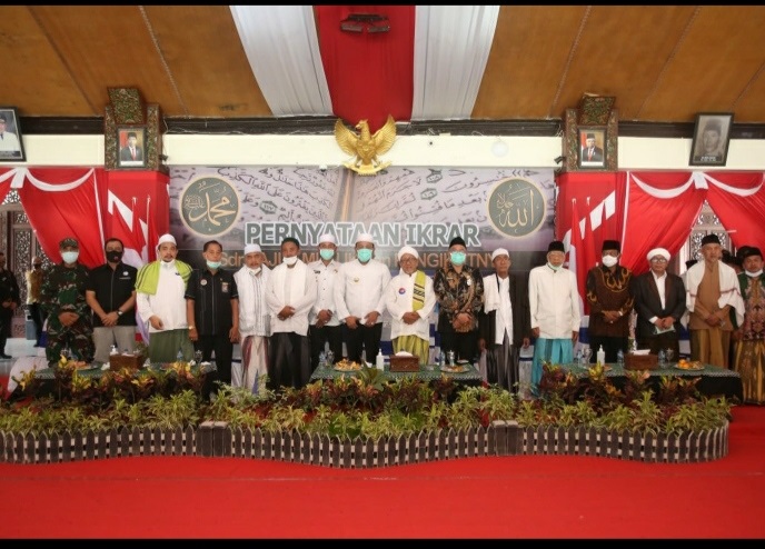 Ikrar aliran Syi'ah kembali ke Sunni yang digelar di Pendopo Trunojoyo Kabupaten Sampang