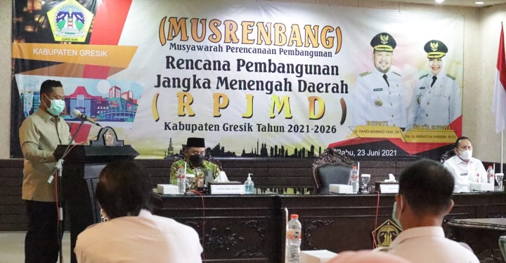 Bupati Gus Yani saat membuka Musrenbang RPJMD 2021-2026 di kantornya, Rabu (23/6). SP