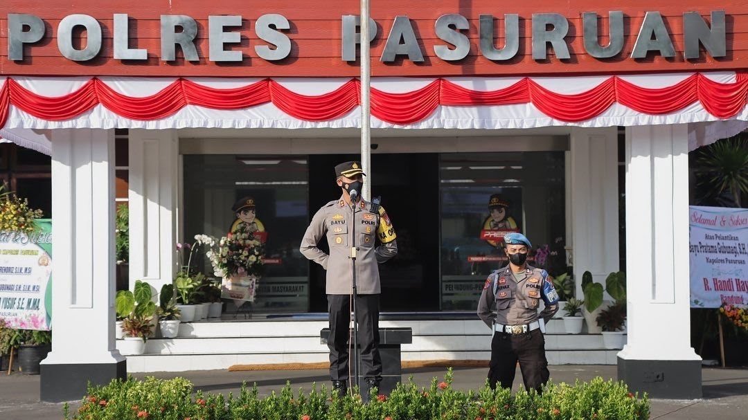 AKBP Bayu Pratama Pimpin Apel Perdana Sebagai Kapolres Pasuruan yang Baru Gantikan AKBP Erick Frendriz