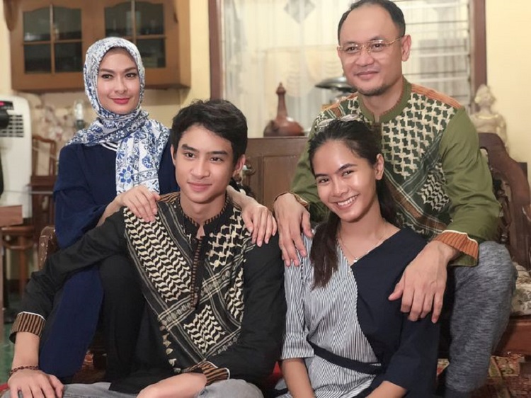 Momen kebersamaan Iis dahlia beserta keluarganya. SP/ JKT