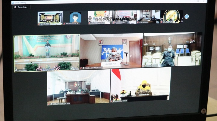 Tampak acara yang digelar secara virtual ini juga diikuti jajaran Forkopimda Jawa Timur, Selasa (23/3/2021)