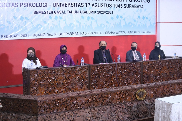 Fakultas Psikologi Untag Surabaya mengadakan Penggelaran Sarjana Psikologi, Magister Psikologi, Psikologi Profesi dan Pengambilan Sumpah Profesi Psikolog Semester Gasal 2020/2021 secara Virtual. SP/ Mbi