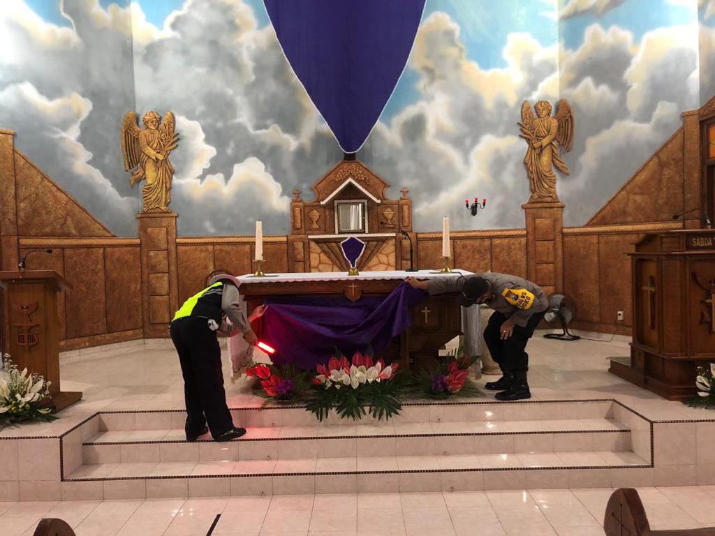 Polres Blitar saat mengamankan kegiatan Jumat Agung. SP/ Les