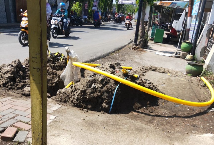 Lubang dan Kerukan Tanah Jargas berserakan di wilayah Kecamatan Candi Sidoarjo. SP/ HIK