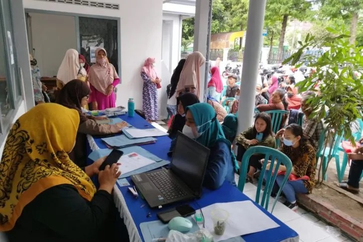 Warga Kota Kediri saat mengajukan program bantuan modal usaha. Foto: Pemkot Kediri.