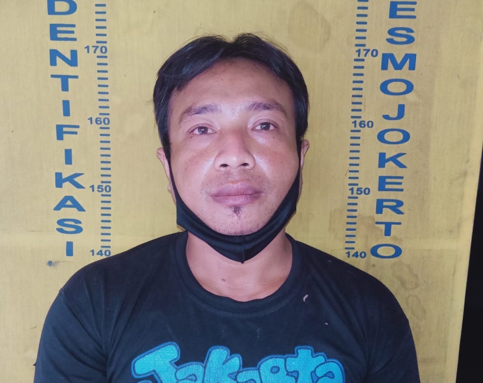 Tukang palak sopur truk saat diamankan petugas Polsek Dlanggu. SP/ Dwy Agus S