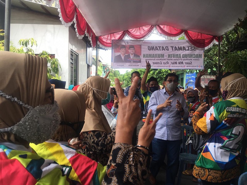 Dukungan emak-emak Demak jaya menyambut kedatangan Calon Wali Kota Suranaya nomer 2 Machfud Arifin. SP/ Al Qomaruddin