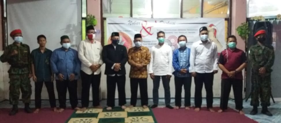 Pimpinan Cabang Pemuda Muhammadiyah (PCPM) Tambaksari menyelenggarakan nonton bareng (nobar) film Soerabaja 45. SP/ TYAN