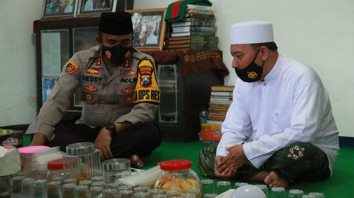 Kapolresta AKBP Deddy Supriyadi saar berkunjung ke Ponpes Nuru Muhammadin. SP/Dwy