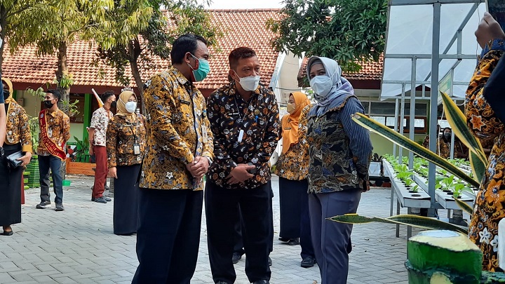 Wali Kota Mojokerto saat berkunjung ke SMPN 5 Kota Mojokerto. SP/Dwy Agus Susanti