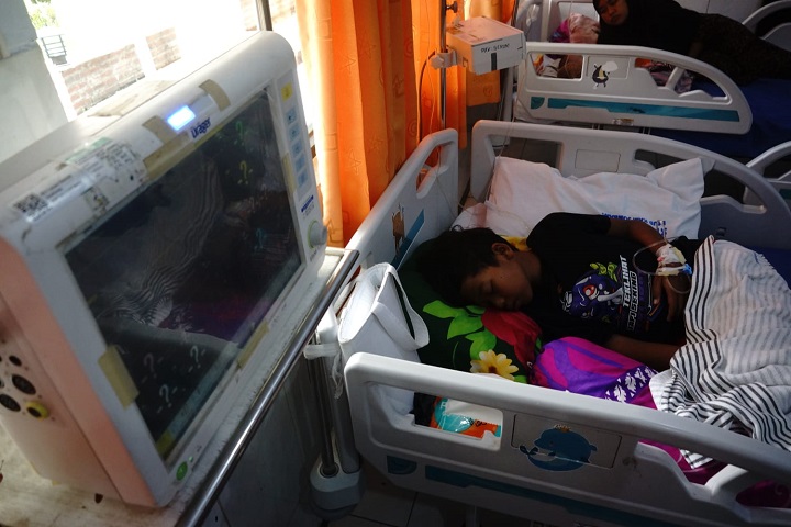 Pasien infeksi virus dengue menjalani perawatan di RSUD Jombang. SP/Sarep 