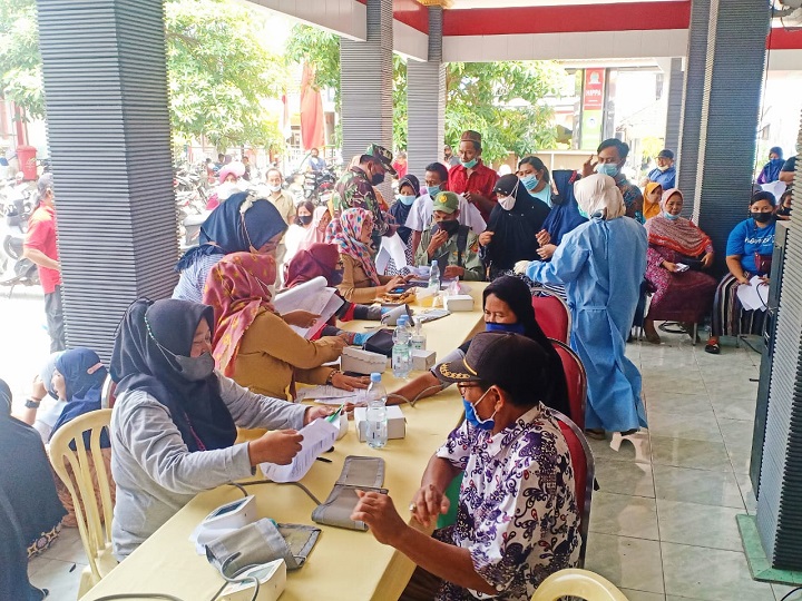 Suasana vaksinasi di Pasuruan. SP/Akb 