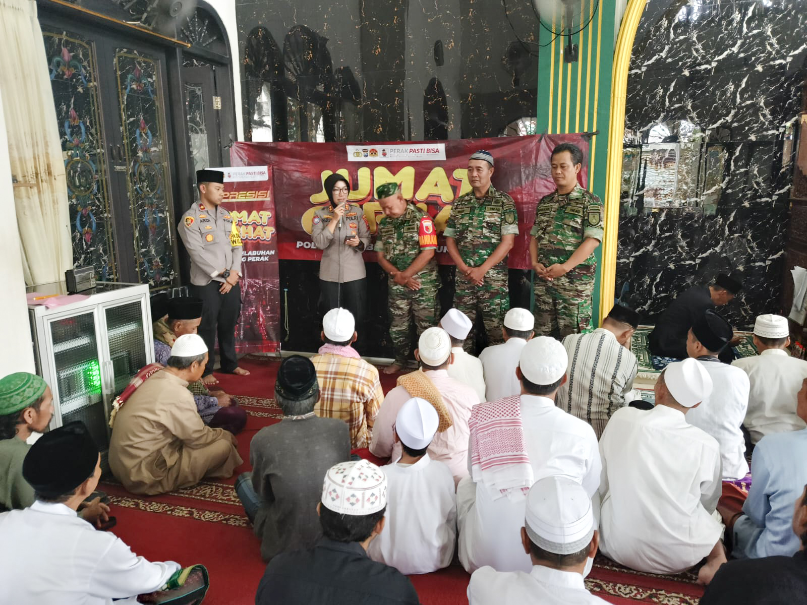 Jumat Curhat di Masjid Al Ichsan Kenjeran Surabaya, pada Jumat (31/03/2023).  SP/Ariandi