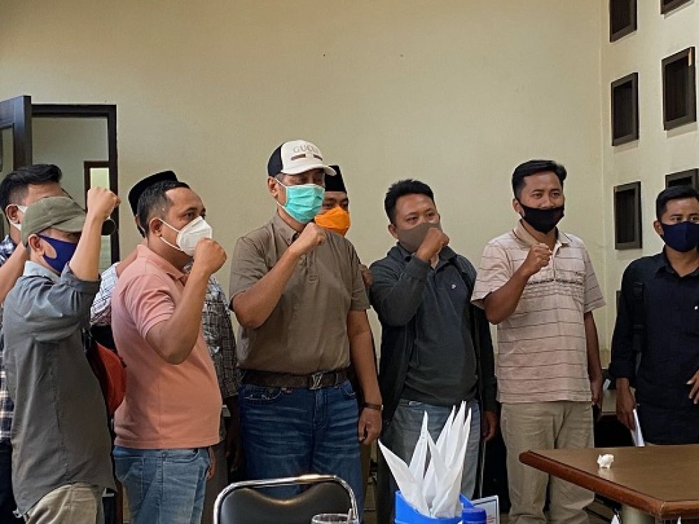 Sejumlah aliansi pemuda Jawa Timur saat melakukan diskusi soal penggunaan dana hibah agar lebih baik dan tepat sasaran, di Surabaya, Kamis (6/8/2020.SP/rko