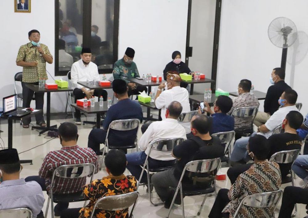 Haji Masnuh saat memimpin rapat koordinasi 36 elemen relawan pendukung Kelana Aprilianto-Dwi Astuti.