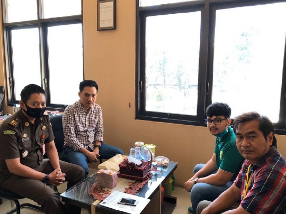 Terdakwa Membayar Denda . SP/Nbd
