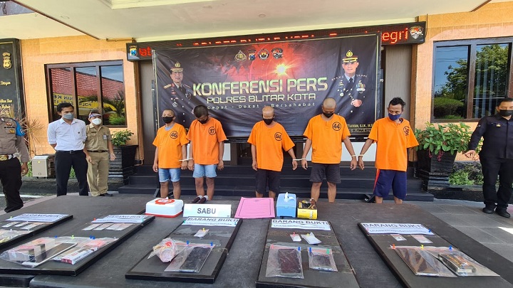 Para pelaku ditunjukkan saat rilis di mapolres. SP/Hadi Lestariono