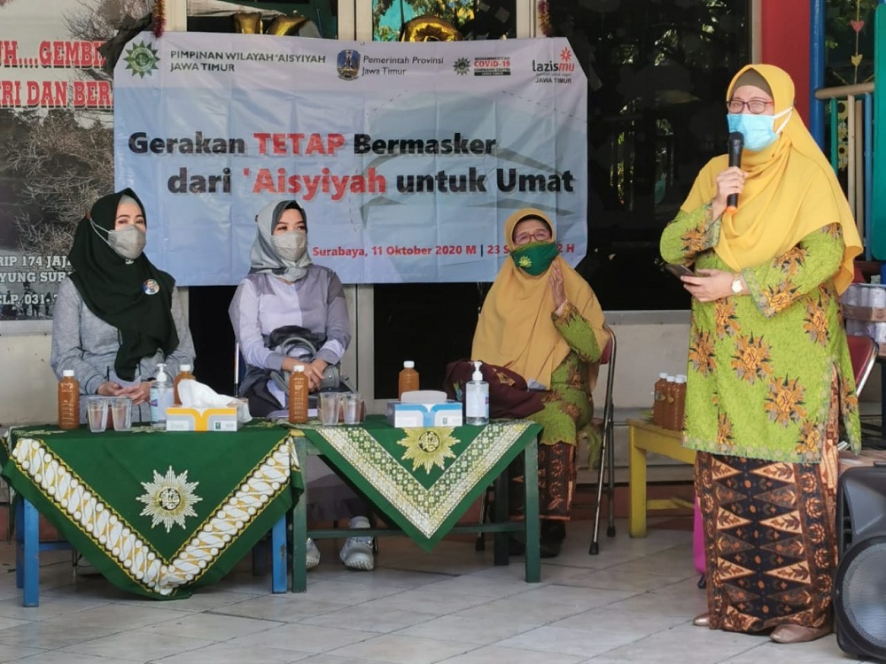 PDA Kota Surabaya gelar gerakan tetap bermasker dari Aisyiyah untuk Umat, yang dihadiri Lita Machfud Arifin, istri cawali Surabaya Machfud Arifin. .SP/Alqomaruddin.