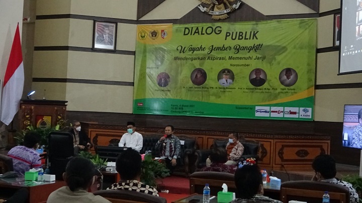 Dialog publik bertema “Wayahe Jember Bangkit” di Gedung DPRD Jember (4/3). SP/Nyot
