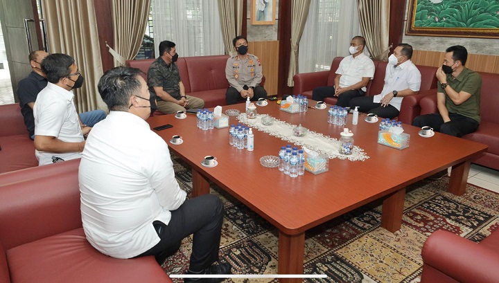 Kapolda Jatim Irjen Pol Nico Afinta melakukan silaturahmi di kantor Badan Intelijen Negara (BIN) Provinsi Jawa Timur, Senin (17/1/2022). SP/Her