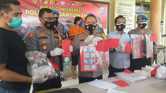 Kapolresta Banyuwangi Kombes Pol Arman Asmara Syarifuddin kepada wartawan saat press conference di halaman Mapolresta Banyuwangi, Kamis (6/5/2021).