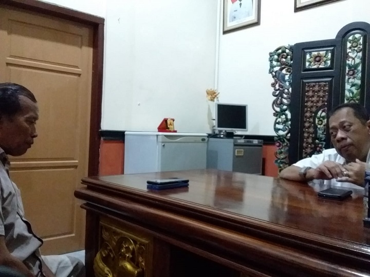 Kepala DKUPP Kab. Sumenep, Chainur Rasyid SE, M.Si, saat ditemui reporter Surabaya pagi di ruang kerjanya. SP/Ainur Rahman