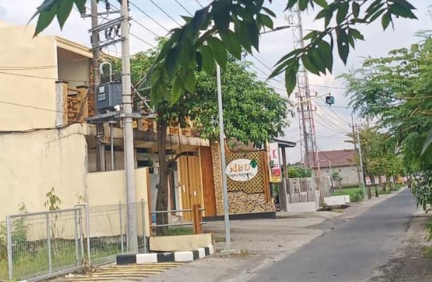 NEO Cafe & Karaoke dalam kondisi tertutup, Jumat (27/5/2022).