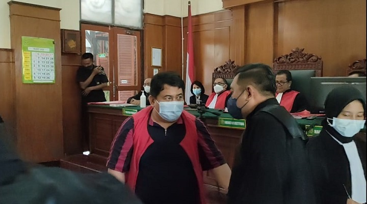 Sidang dugaan Investasi Bodong Oso Securitas dan PT Narada Kapital Indonesia di Ruang Tirta 2, Senin (4/4).