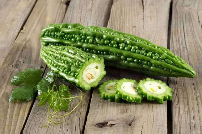 Komposisi fitokimia pare, yakni MAP30 berupa senyawa antivirus, dapat menghambat aktivitas HIV.