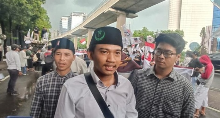 Pendukung Ustaz Abdul Somad (UAS) dari Pertahanan Ideologi Sarekat Islam (Perisai) saat demo di Kedutaan Besar (Kedubes) Singapura, Jumat (20/5/2022).