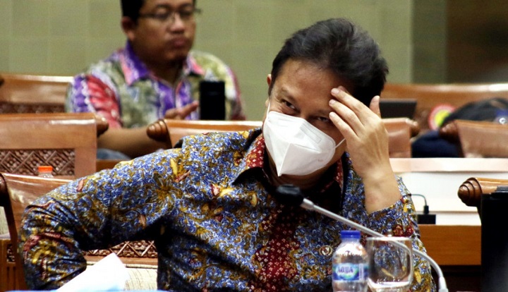 Menkes Budi Gunadi Sadikin mengikuti rapat kerja dengan Komisi IX DPR, Jakarta, Selasa (22/3).