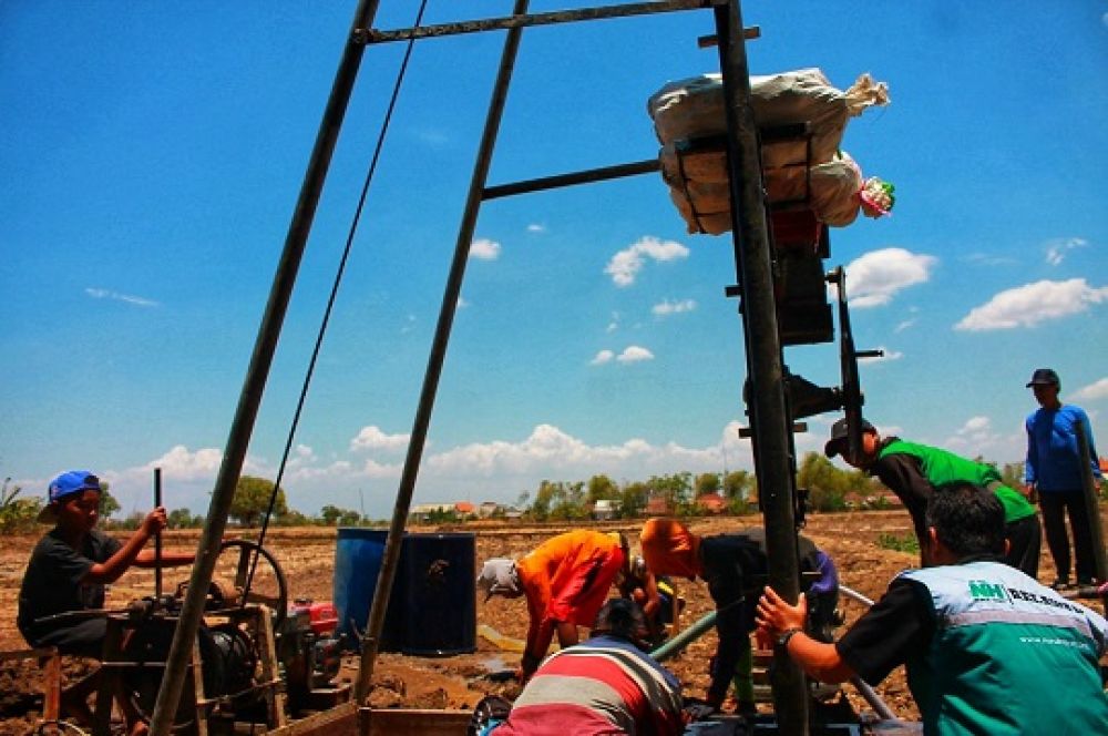Gandeng NH Zakatkita, Lazis PT PJB bangun sumur bor untuk masjid. SP/M.AIDID