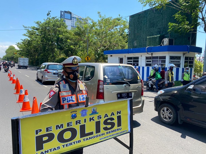 Operasi yang dilakukan Satlantas Polrestabes Surabaya di Jalan A Yani. SP/Septyan