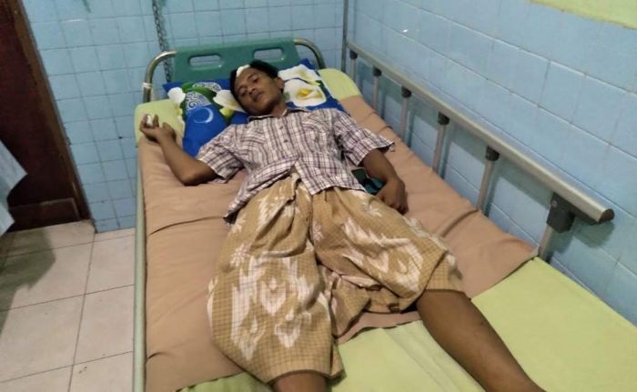 Misbahun Munir saat mendapat perawatan usai dibacok keponakannya.