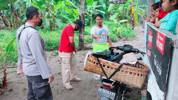 Motor milik pelaku pencuri kambing yang ditinggal kabur. SP/Les