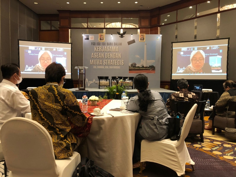 Penyelenggarakan Focus Group Discussion (FGD) dengan tema  Isu-isu Baru Dalam Kerjasama ASEAN Dengan Mitra Strategis (EU, Canada, USA dan Russia) beberapa waktu lalu. SP/KOMINFO JATIM