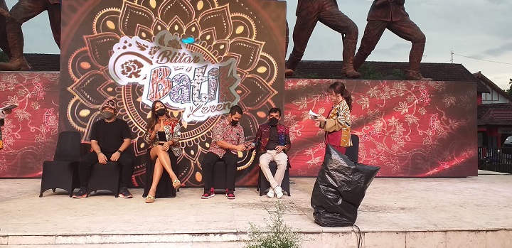 Jumpa pers bersama ketua HIPMI dan Kadisperindag Kota Blitar serta Putri Indonesia 2011. SP/Hadi Lestariono