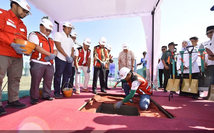 Bupati Yusuf Irsyad saat peletakan batu pertama RS Hermina Pasuruan.