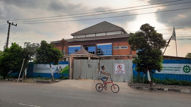 Pembangunan gedung DPRD di Jalan Surodinawan, Prajurit Kulon sudah rampung akhir tahun kemarin. Meski begitu, gedung ini tak akan digunakan lantaran belum dilengkapi furnitur.