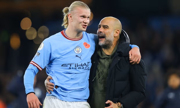 Erling Haaland dan Pep Guardiola. Foto: Getty Images.