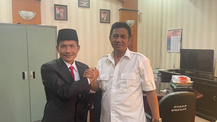 Dari kiri Fadol Ketua DPRD Sampang Asal FPKB Bersama Dr. H. Fauzan Adhima, SH., M.Kn Wakil Ketua DPRD Sampang asal Gerindra