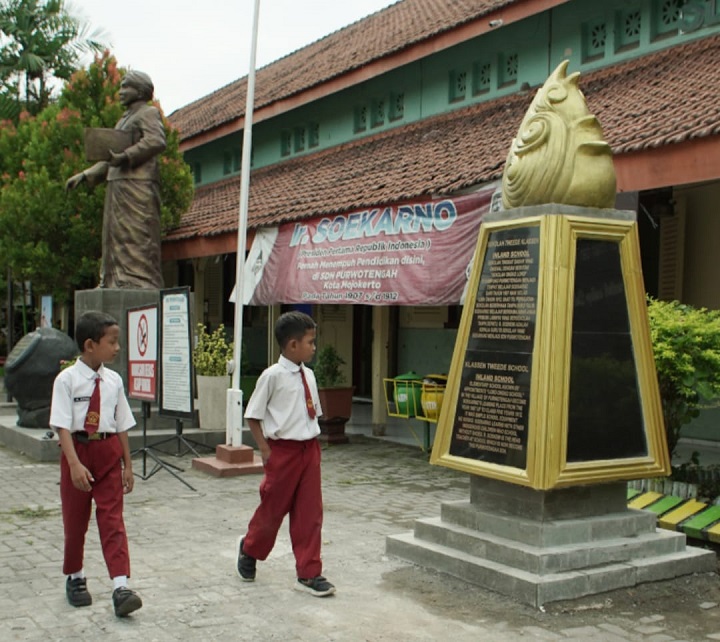 Salah satu titik lokasi Prasasti Tetenger - Sekolah tingkat dasar yang dikenal dengan sebutan "Sekolah Ongko Loro" di Kampung Purwotengah.
