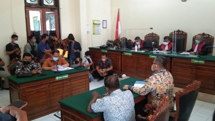 Sidang sengketa tanah istri bos Djarum yang digelar di Pengadilan Negeri Surabaya. SP/Budi Mulyono