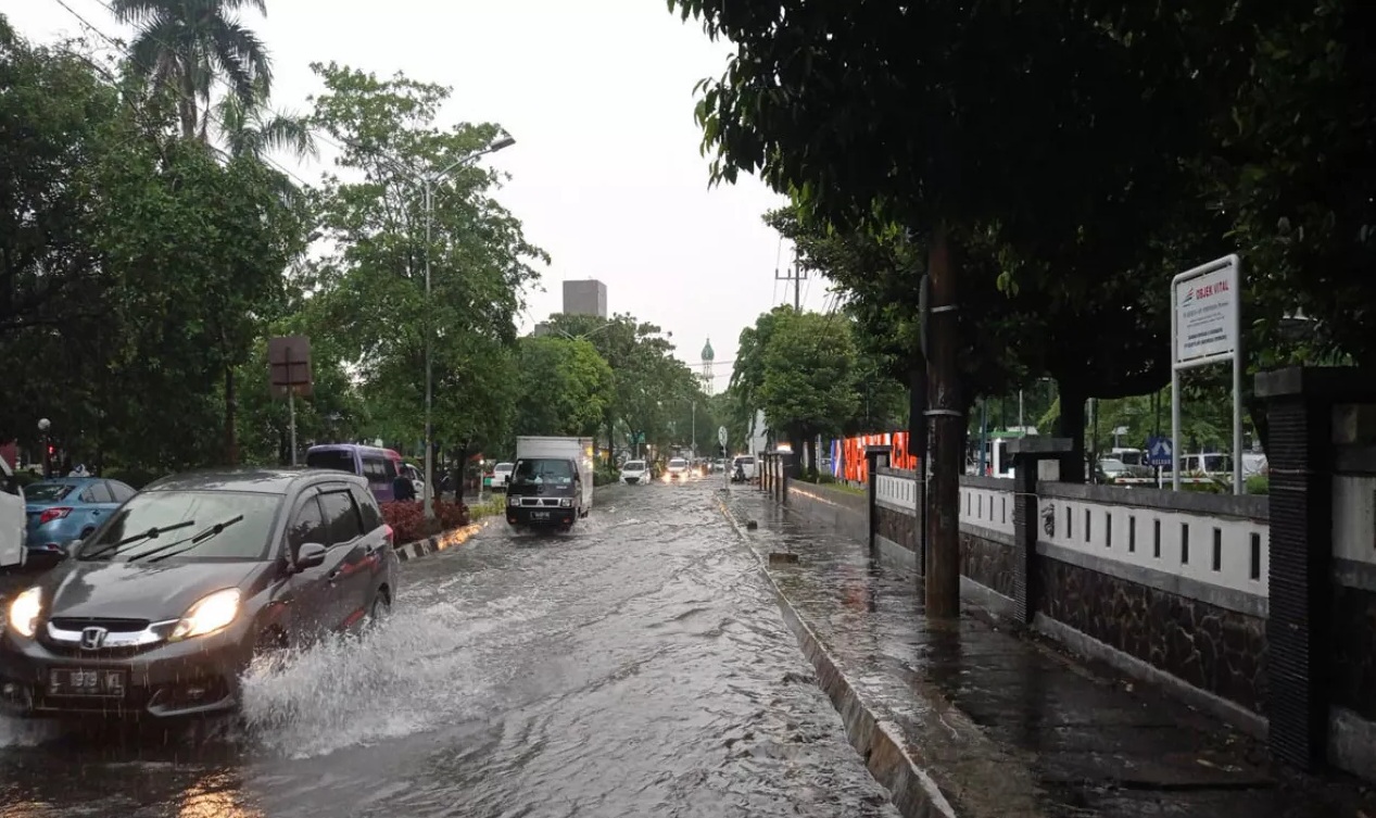 Dinas Sumber Daya Air dan Bina Marga Kota Surabaya menyiapkan skema mengatasi permasalahan banjir maupun genangan saat terjadi hujan deras . SP/DOC