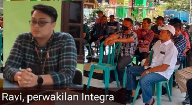 Ravi perwakilan manajemen Integra, perwakilan Polsek Gedangan, Danramil, Kades tokoh  masyarakat yang juga dihadiri warga perwakilan dari tiga Desa Karangbong. SP/ Hikmah