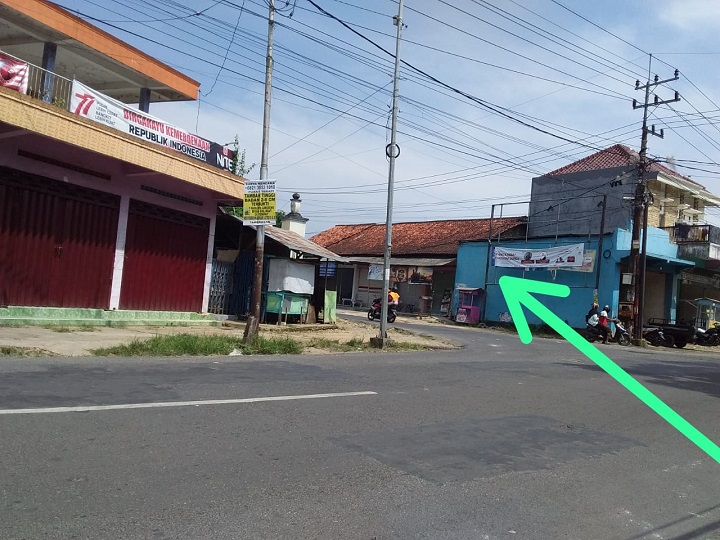 Jalan menuju Pemakaman para Raja Sumenep, Asta Tinggi dan lokasi penambang Ilegal, di Jalan Kebunagung Kota Sumenep. SP/Ainur Rahman