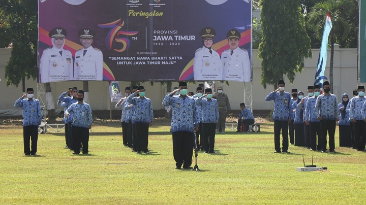 Suasana upacara peringatan Hari Jadi Ke-75 Provinsi Jawa Timur, Hari Jadi Ke-110 Pemerintah Kabupaten Jombang, dan Hari Santri Nasional. SP/M Yusuf