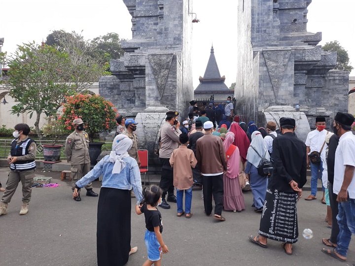 Situasi kawasan Makam BK sehari harinya dipadati pengunjung, apa lagi saat liburan. SP/ Hadi Lestariono