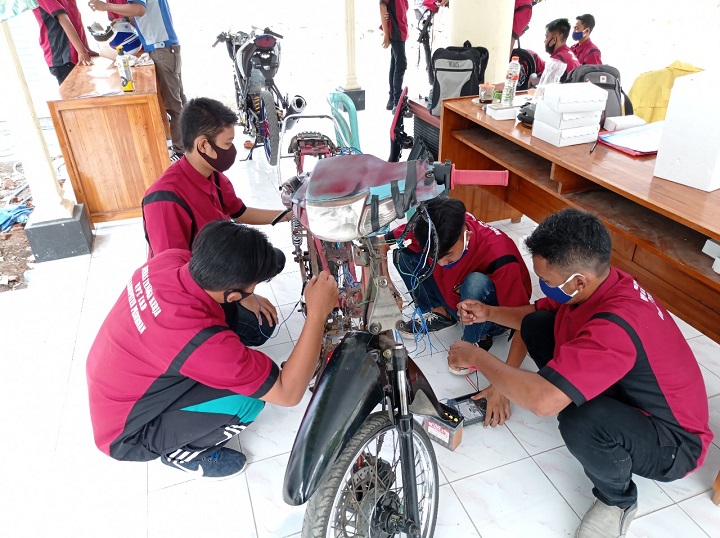 Proses pelatihan kerja di UPT LKD Rejoso, Kecamatan Rejoso, Kabupaten Pasuruan. SP/Dir